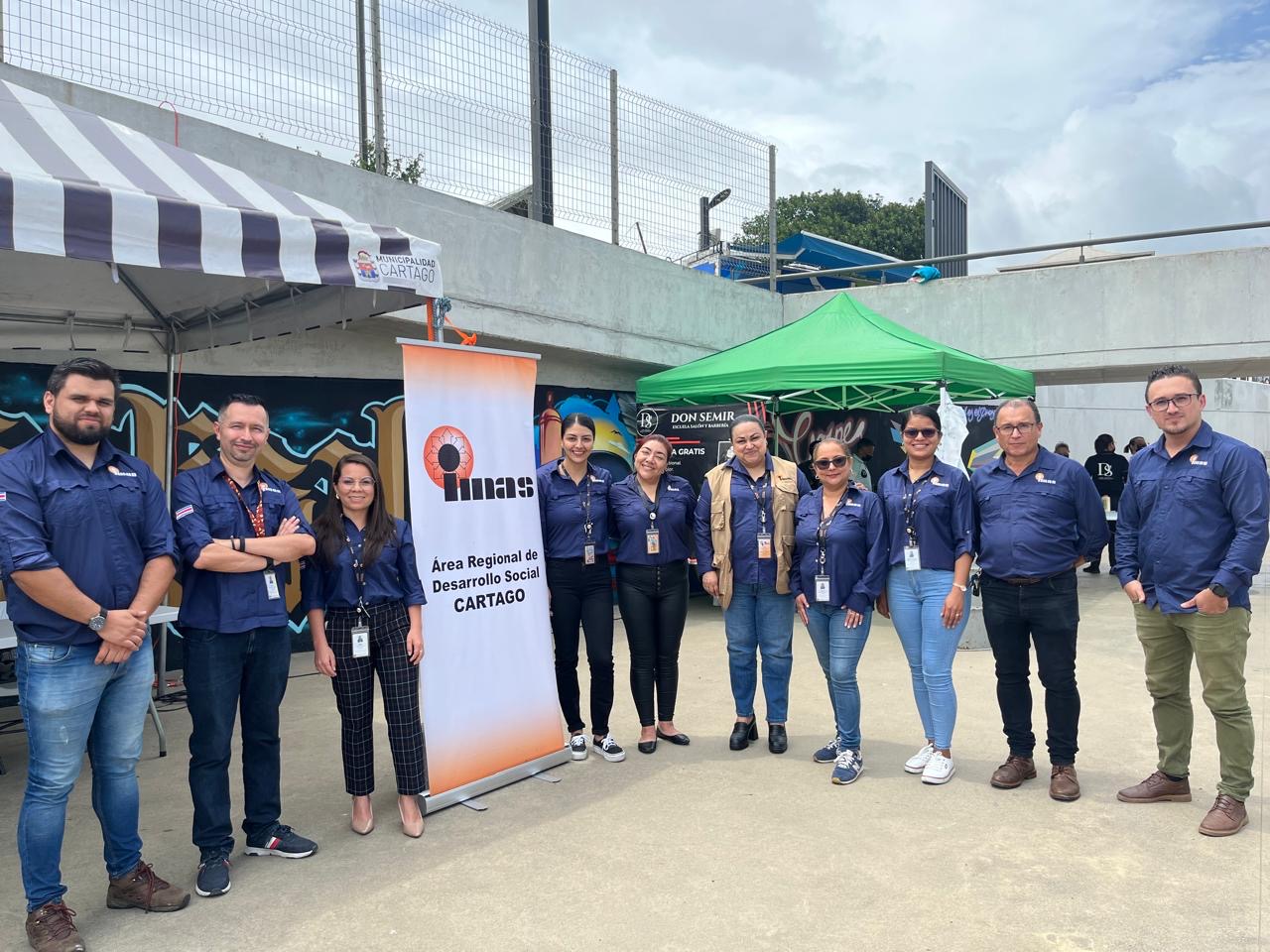 Personal del Área Regional de Desarrollo Social Cartago y del Departamento de Acción Social y Administración de Instituciones (DASAI), en actividad organizada para la atención a personas en situación de calle en Cartagoo