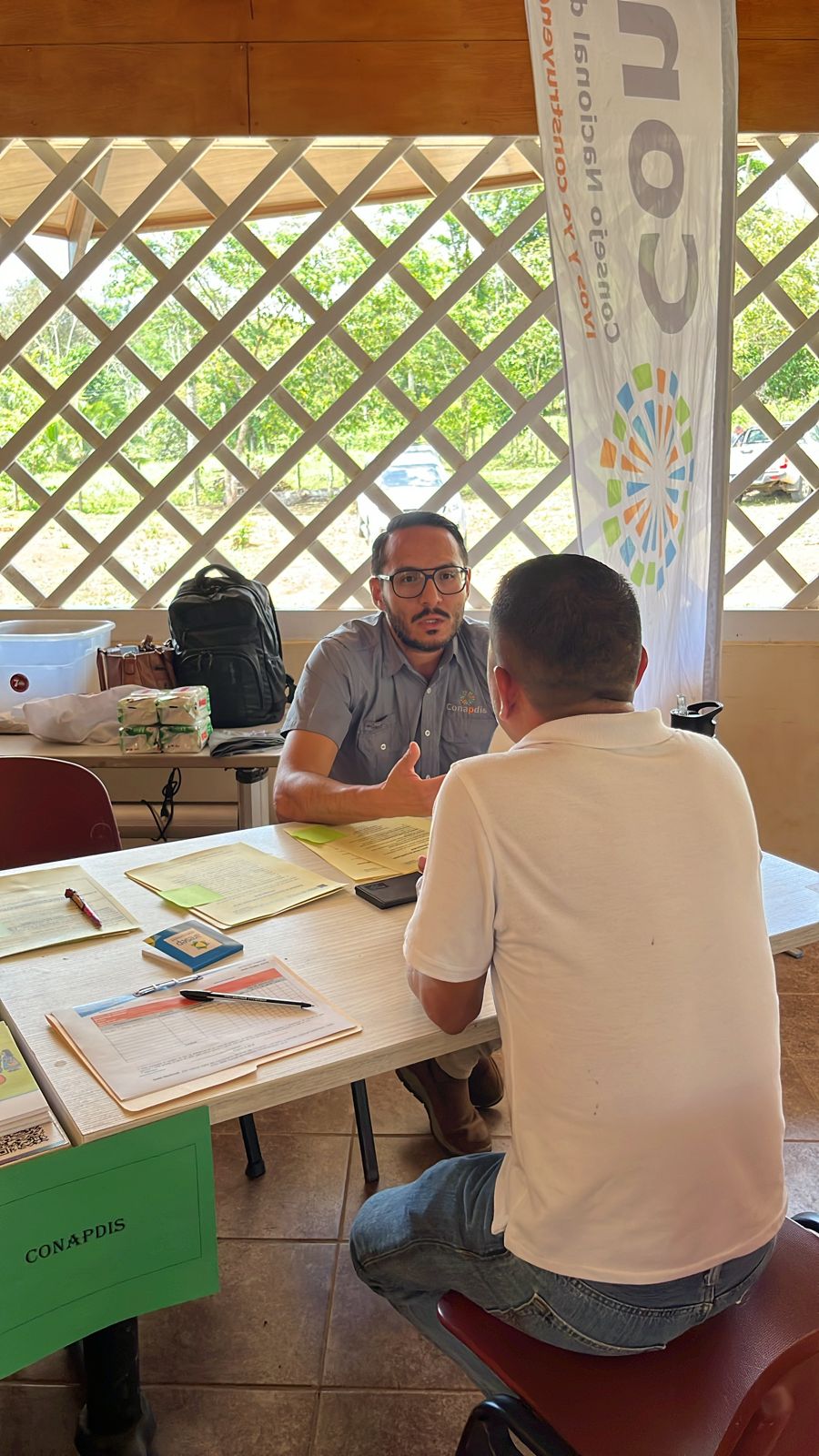 Imagen del persona de la ULDS de Guatuso en atención de la población en territorio Maleku