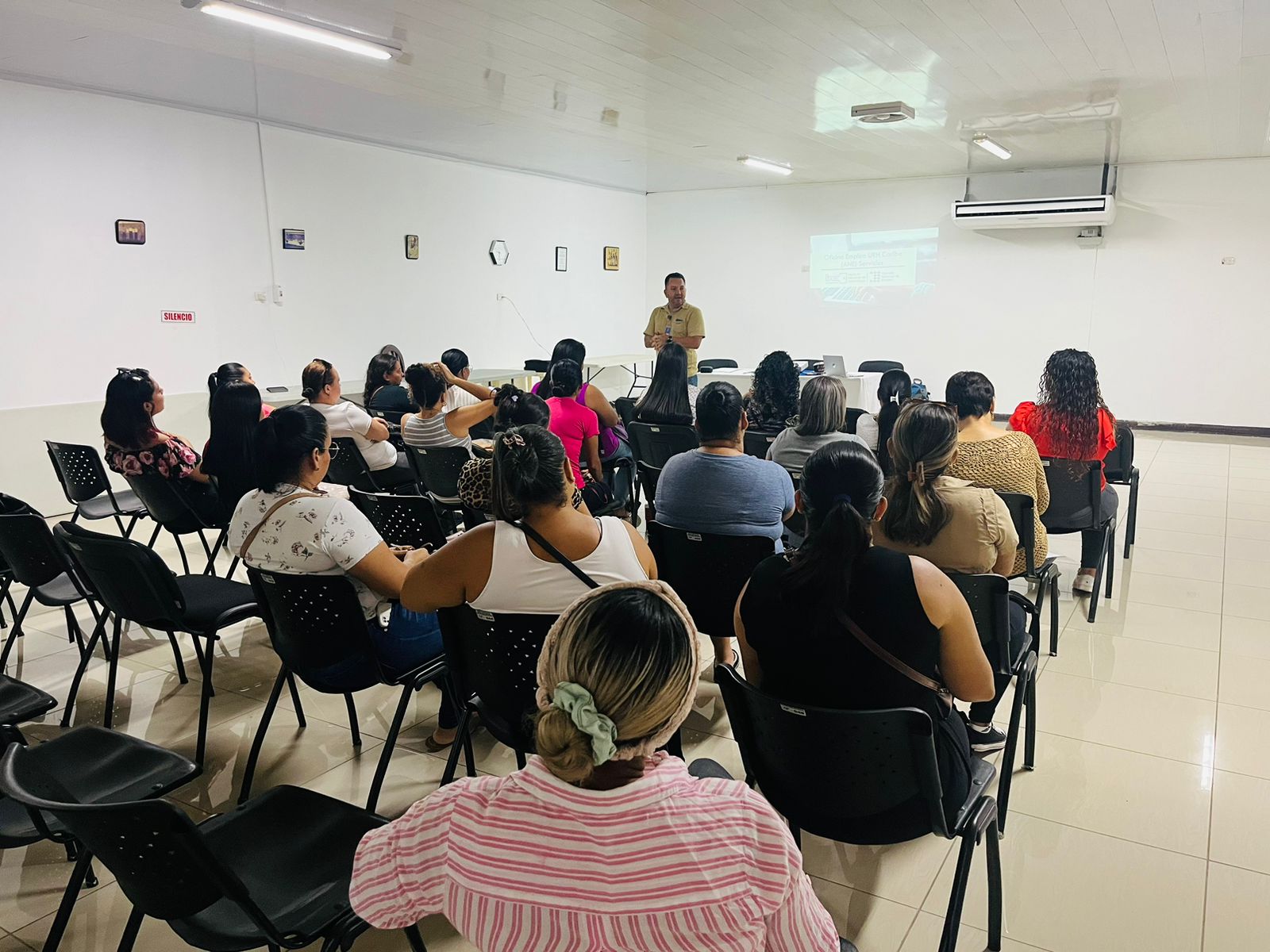INA capacita a jefas de familia para inscribirse en plataforma ANE y poder obtener empleo