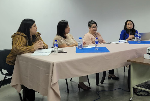 Jefas de áreas técnicas del IMAS durante su exposición. 