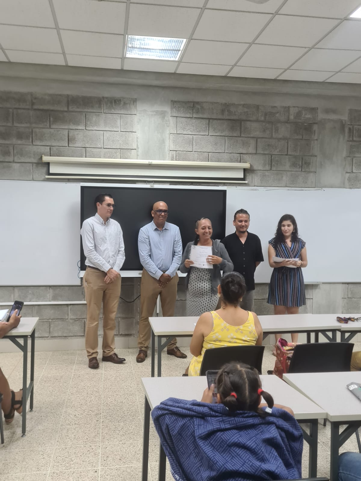 En la foto Nelson Peña, Presidente Ejecutivo de incopesca, Marvin Campos, decano de la UTN, Cristian Rodríguez jefe de ULDS Paquera y Wendy Zamora Lobo, profesional del la ULDS de Puntarenas.