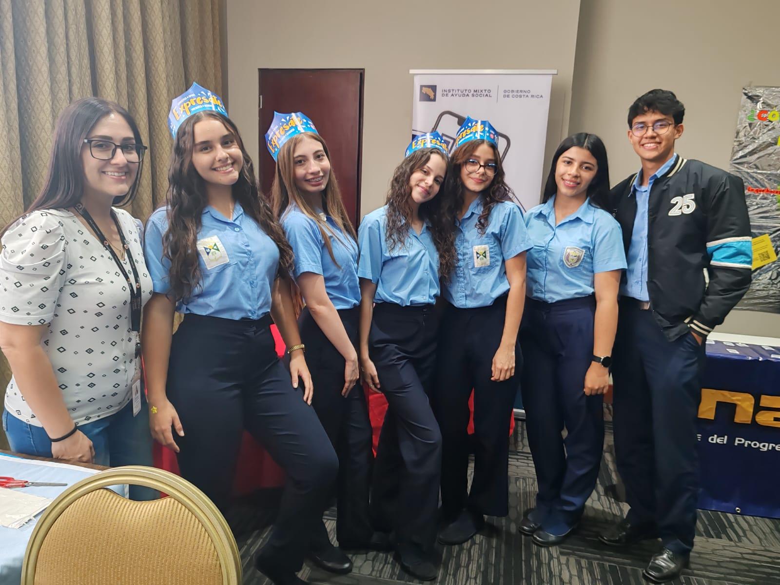 Los stands informativos permitieron el acceso a la información institucional.