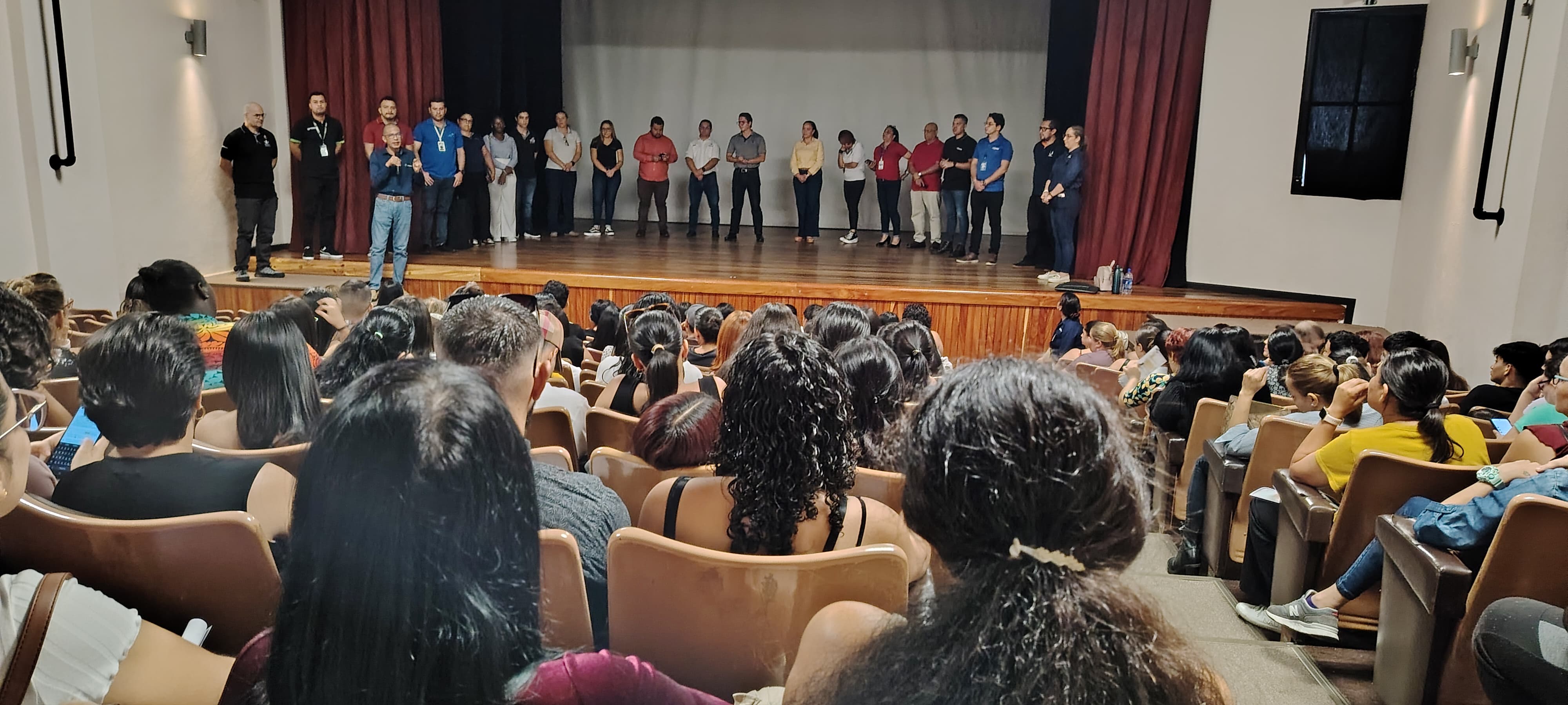 LAs personas asistentes recibieron inducciones para acceder al beneficio y capacitación técnica.