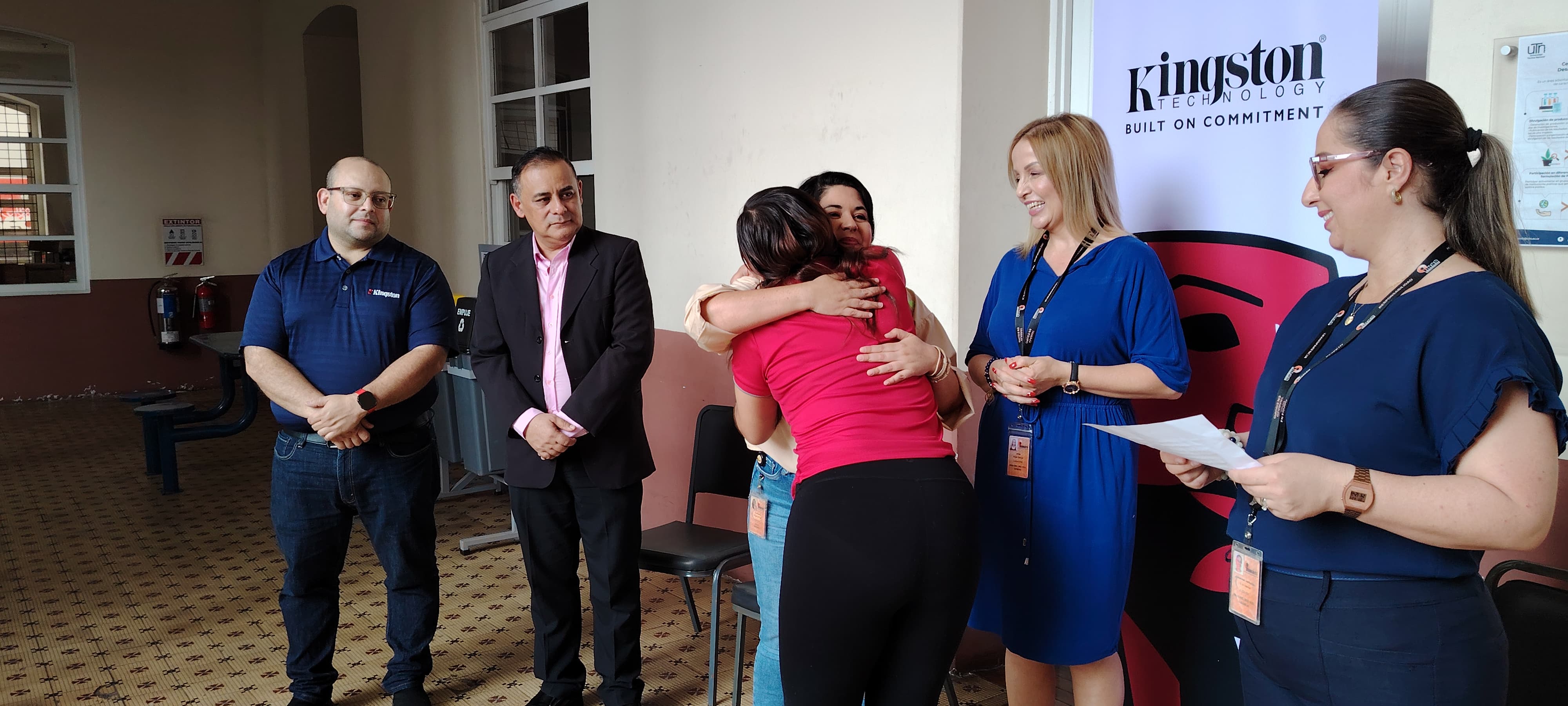 Proceso de alfabetización digital en mujeres de Alajuela.