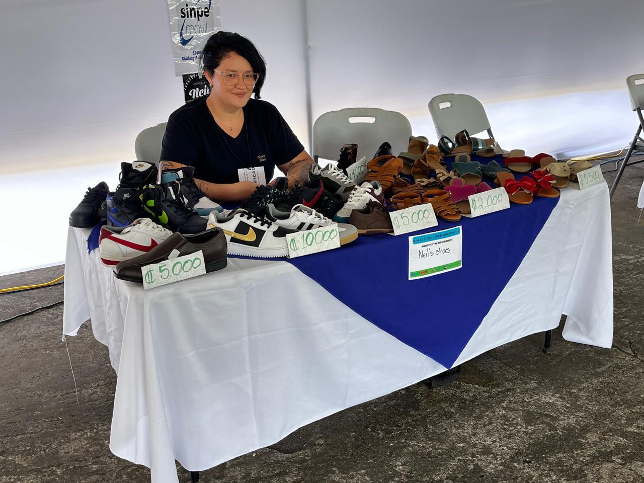 Imagen de emprendedora en Feria de Sarapiquí