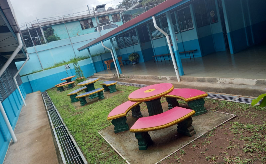 Vista de los arreglos en la escuela La Esperanza.