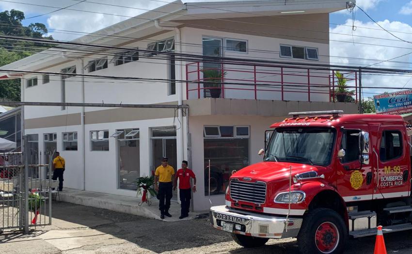 Imagen de la sala de capacitación y reuniones, donada por el Instituto Mixto de Ayuda Social (IMAS).