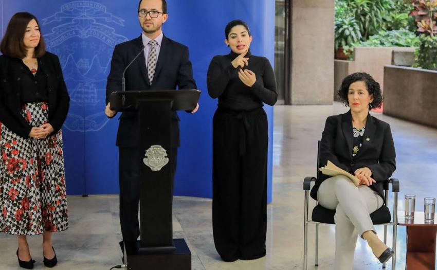 El Ministro de Desarrollo Humano e Inclusión Social y Presidente Ejecutivo del IMAS, Juan Luis Bermúdez, Junto con Irene Campos, Ministra de Vivienda y Asentamientos Humanos