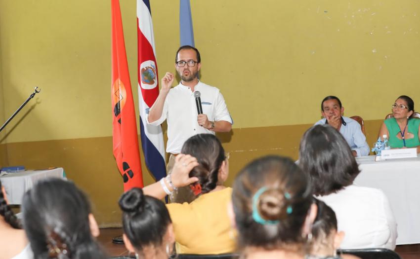 Ministro de Desarrollo Humano e Inclusión Social en la entrega del Acueducto de Jaris