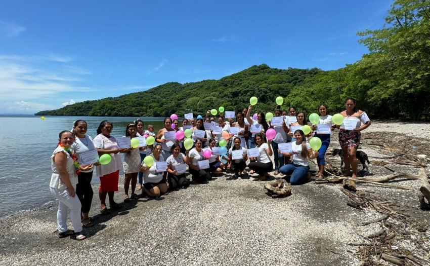 graduación 35 mujeres en Formación Humana, Isla Caballo, Puntarenas