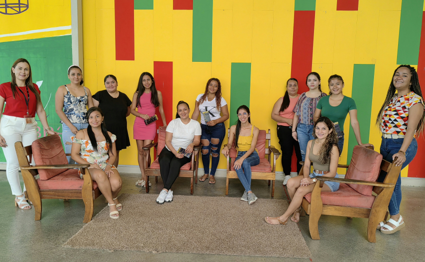 IMAS y Fundación Acción Joven capacitan a mujeres jefas de hogar