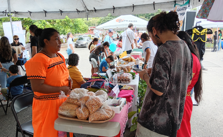 Imagen de las Feria Emprende sin Límites en el distrito de Corredor, Ciudad Neily.