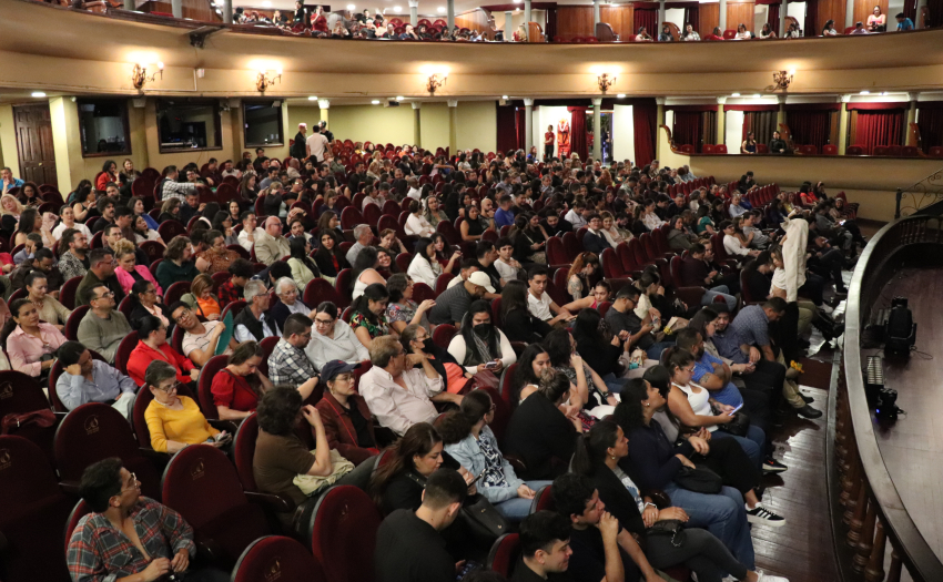 Familias IMAS disfrutando de Obra musical en el Teatro Popular Melico Salazar
