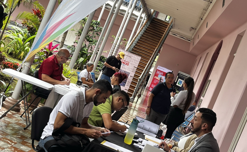 Imagen de la feria de empleo realizada en días pasados en Alajuela