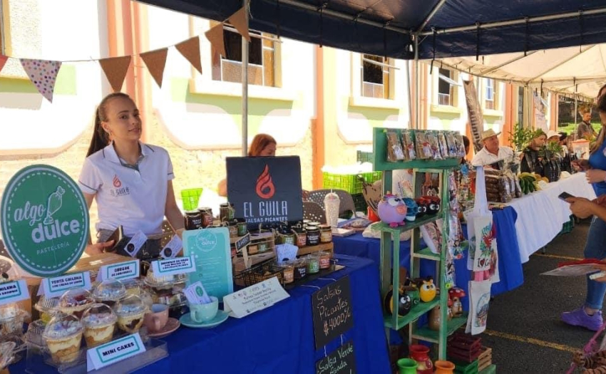 La actividad contó con la participación de personas emprendedoras del Programa “Emprende Rural” de la UNED, Emprendimientos Productivos Individuales aprobados por la ULDS de Acosta, así como personas beneficiarias de FIDEIMAS. 