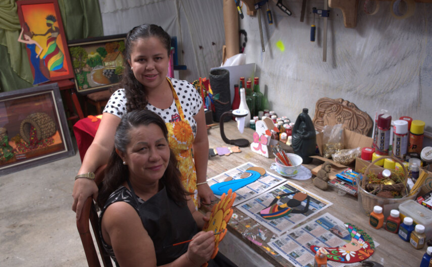 Mujeres de Limón beneficiarias del subisidio de emprendimientos productivos del IMAS.