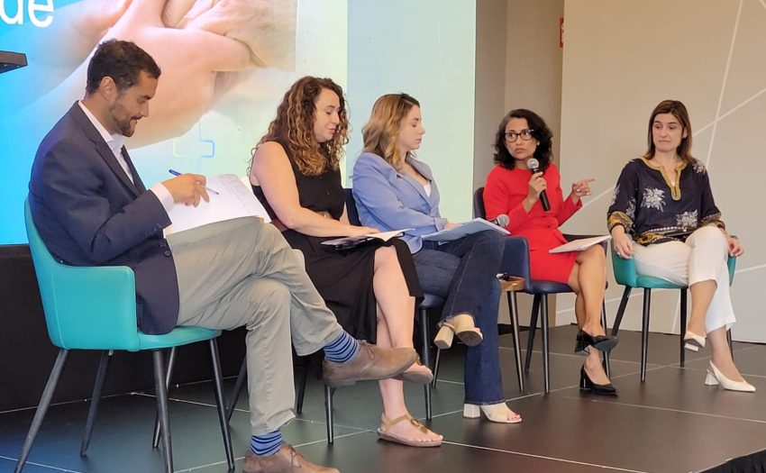 Personas participantes del panel "Invertir en sistemas de cuidado"