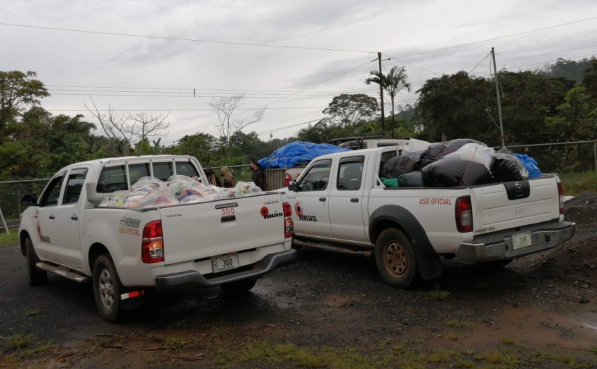 PErsonal y móviles del IMAS con ayuda para damnificados por las inundaciones.