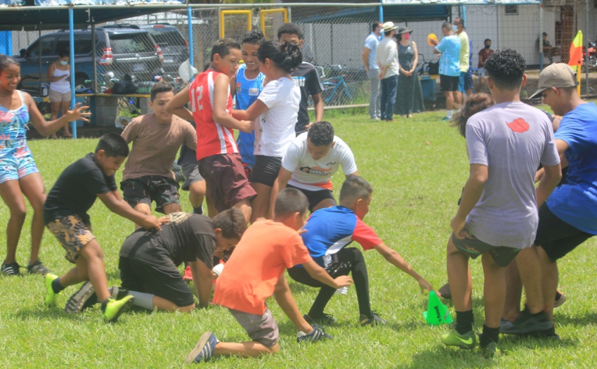 Niños puntarenenses en las actividades lúdicas.