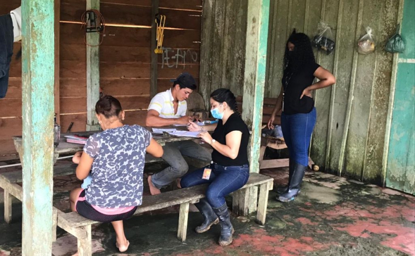 Personal del IMAS en la Región Huetar Norte atiene a personas damnificadas por la emergencia ocurrida en el mes de julio.