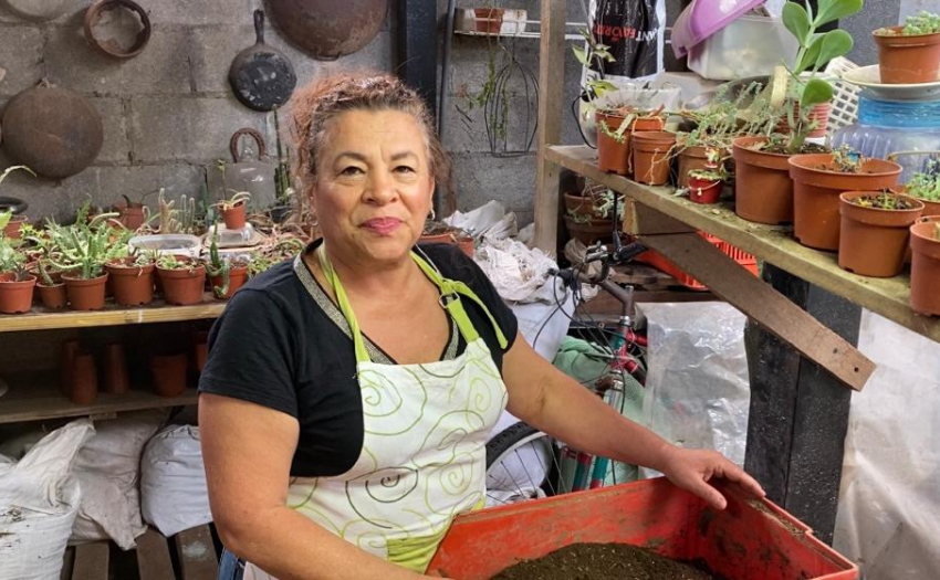 Imagen de la señora Roxana Chaves, del emprendimiento El Jardín de Tana, el cual accedió a capital por medio de FIDEIMAS.