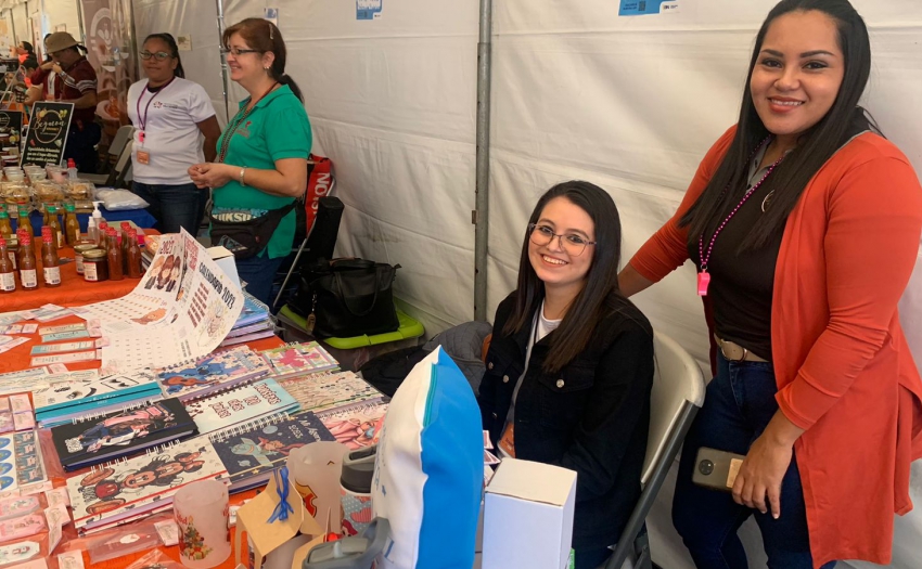 Imagen de personas emprendedoras en la feria empresarial de FIDEIMAS