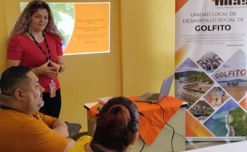 Imagen del personas del IMAS en la Unidad Local de Golfito, Región Brunca.