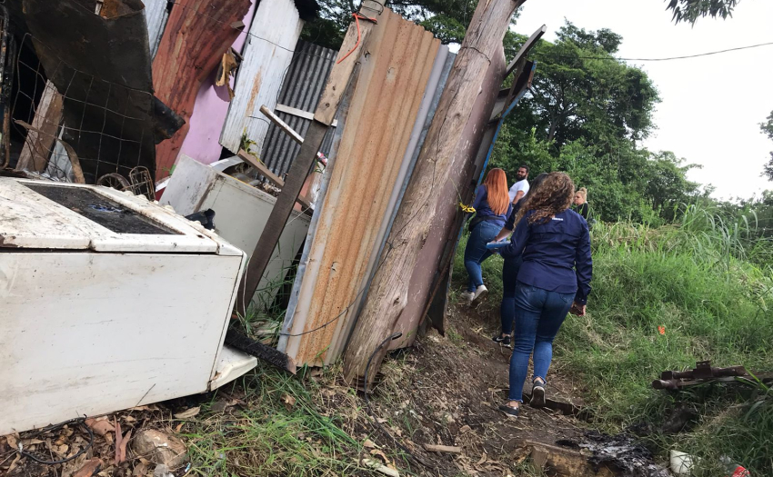 Imagen de la atención del IMAS por el incendio en el Fierro, Cartago.