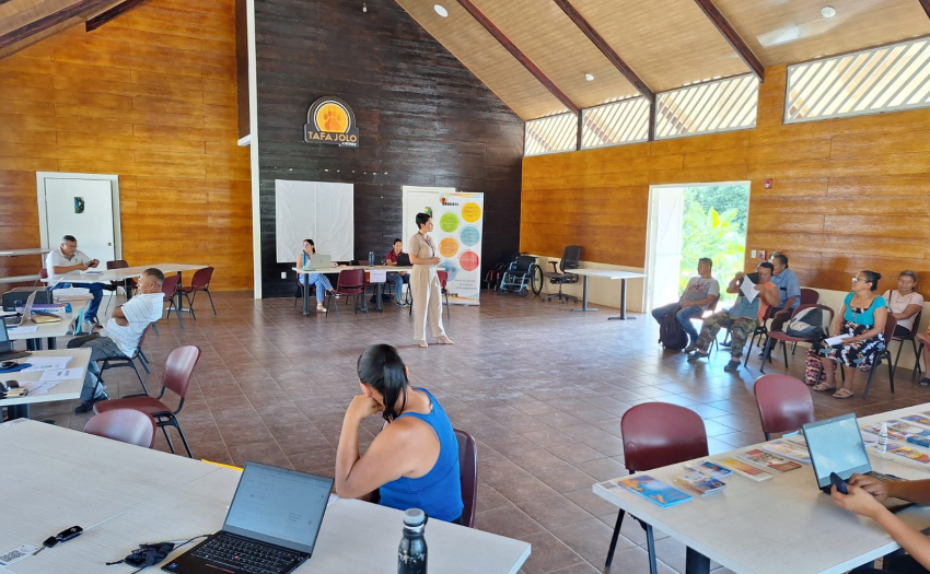 Imagen de la jefa de la Unidad Local de Guatuso, Sofía Bolaños, en atención de la población indígena Maleku.