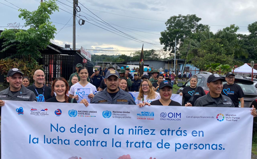 Personal del IMAS y de instituciones panameñas en la marcha contra la trata de personas