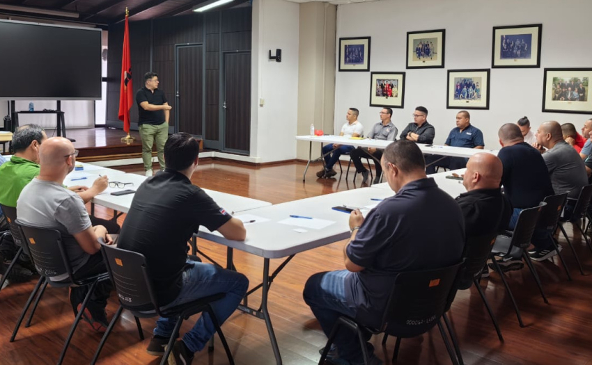 Funcionarios del IMAS en capacitación sobre masculinidades no violentas. 