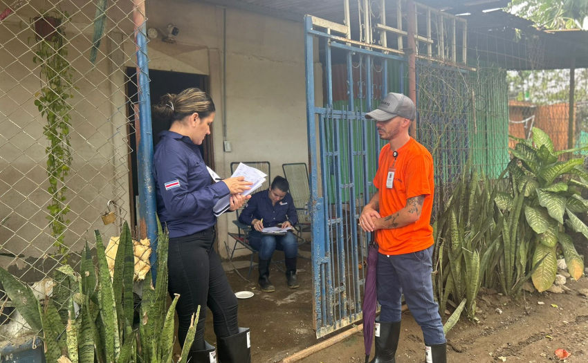 Imagen del personal del IMAS en la atención de la emergencia, Guanacaste.
