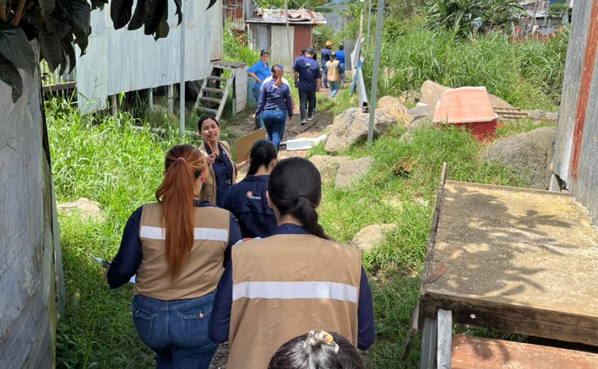 Imagen del personal del IMAS en atención de emergencias