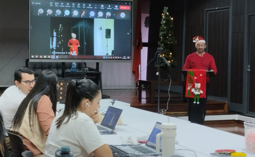 Equipo de Desarrollo Humano en actividad de inauguración de la navidad en IMAS