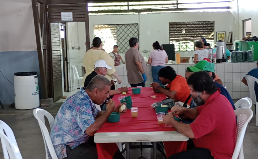 En la foto personas en situación de calle atendidas por la oficina de IMAS de Pococí