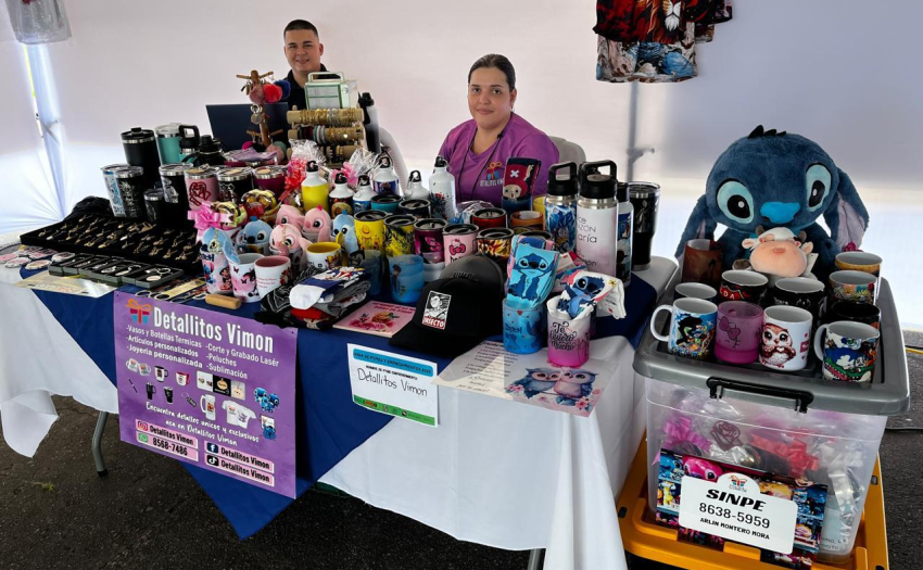 Imagen de emprendedoras en la feria de Sarapiquí