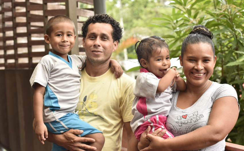 Imagen de familia indígena.