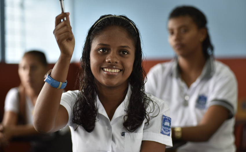 Imagen de estudiante beneficiaria con Avancemos.