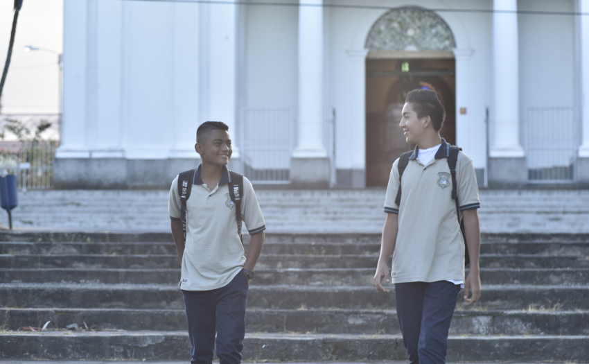 Imagen de estudiantes en Santo Domingo de Heredia