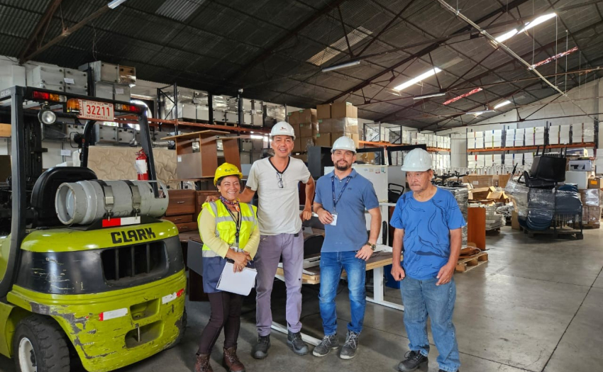 El equipo que integra la bodega de Donaciones son: Brigitte Collado Ávalos, Julio César Alán Rivera, Rodolfo Chavarría Chavarría, Enrique Montenegro Arias y Jafeth Calvo Siles (ausente en la foto).