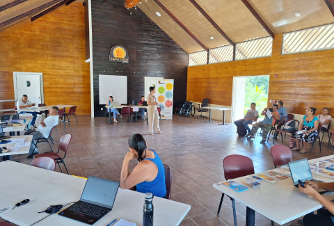 Imagen de la jefa de la Unidad Local de Guatuso, Sofía Bolaños, en atención de la población indígena Maleku.