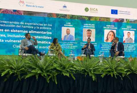 Director de Desarrollo Social participó del encuentro en República Dominicana y que compartió con autoridades de distintos países latinoamericanos, donde además, se abordó el tema de la pobreza en las naciones.