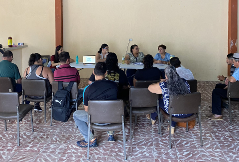 El equipo de la ULDS de Desamparados junto con personas de organizaciones.